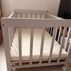 ベビーベッドの画像