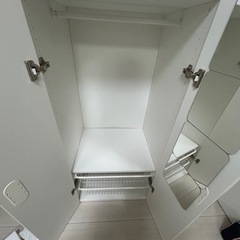 受付中止　IKEA  ワードローブ鏡付き（観音開きロッカー型）の画像