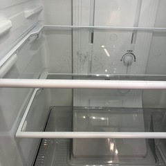 「安心の1年保証付。【２ドア冷蔵庫 TOSHIBA GR-U15BS 2023年製 153L キズヨゴレ有】取りに来れる方限定。」の画像