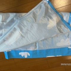 カーテンの画像