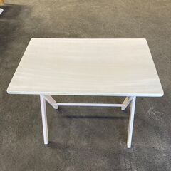 折り畳みテーブルの画像