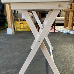 折り畳みテーブルの画像