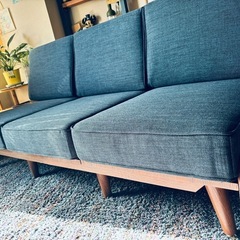 【美品・未使用・配送対応可】北欧ソファ ネイビー 木製フレーム ロハスインテリア 3人掛け　相談受け付けますの画像