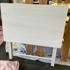 折り畳みテーブルの画像
