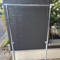 キャスター付き高さ調節パイプハンガーラック　無料で差し上げますの画像