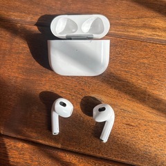 AirPods 代3世代の画像