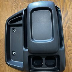 ハイエース　センターコンソールボックス（純正）の画像