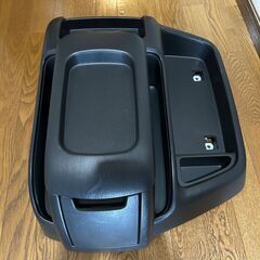 ハイエース　センターコンソールボックス（純正）の画像