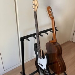 ベースギター、ギター台(最大5台)、クラシックギターの画像