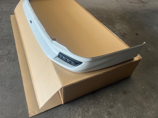 200系ハイエース 4型以降用　モデリスタスポイラーLED付き　純正品　　