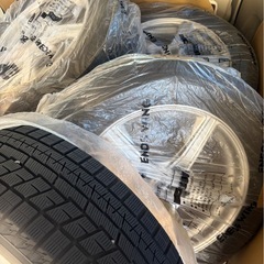 中古　スタッドレスタイヤの画像