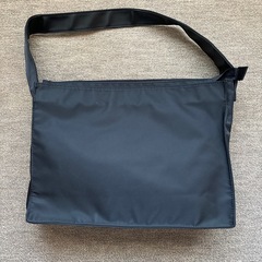 受付終了感謝（^人^）Shu Uemura bag バッグ　無料！の画像