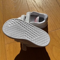 新品未使用品　adidas キッズ　スニーカー　白の画像