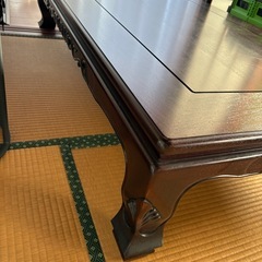 立派な机の画像