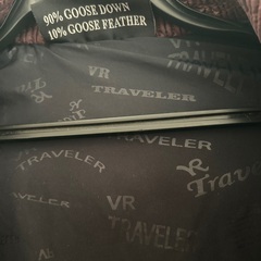 可愛いワイン色のコートの画像