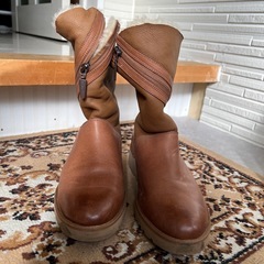 UGGのふわふわムートンブーツ
の画像
