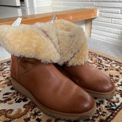 UGGのふわふわムートンブーツ
の画像