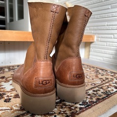 UGGのふわふわムートンブーツ
の画像