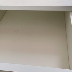 引き出し付きテーブルの画像