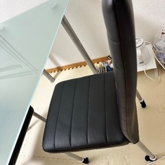 ガラスのダイニングテーブルの画像