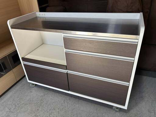 ガルト ステンレストップキッチンカウンター、コンセント・キャスター