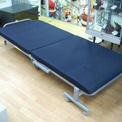 マットレス幅80cm 折りたたみベッド 幅88×奥行200×高さ35cm セミシングルサイズ キャスター付き ネイビー 折畳みベッド 折り畳みベッド 簡易ベッド 札幌市 清田区 平岡の画像