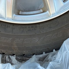 トヨタアクア　中古スタッドレスタイヤの画像