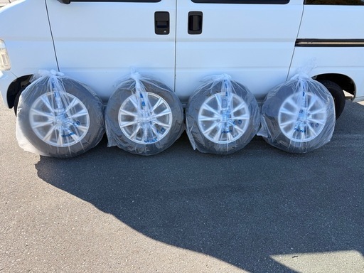 トヨタアクア　中古スタッドレスタイヤ