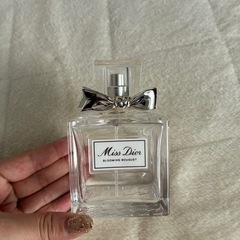 Dior香水の空瓶の画像