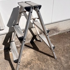 3段脚立の画像