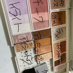 商談中、アイシャドウセットの画像