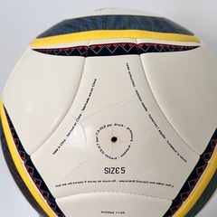 adidas サッカーボールの画像