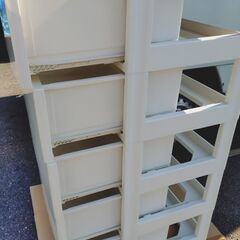 🔴山口市、5段衣装ケース新品¥12500位⇒中古¥4500🔴全段レール付・車輪付🔴美品の画像