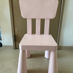 IKEA 子供椅子　ピンクの画像