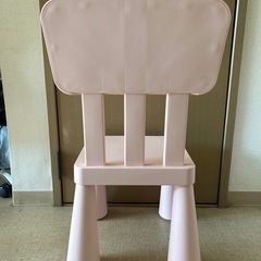 IKEA 子供椅子　ピンクの画像