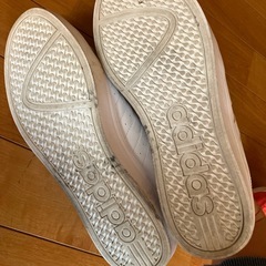 adidas スニーカーの画像