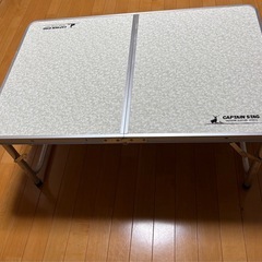 コールマン ヒーリングチェア（2脚セット）＋キャプテンスタッグ アウトドアテーブルの画像