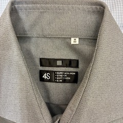 【無料】ワイシャツとチノパンの画像