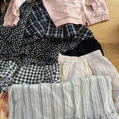 130cm女の子洋服　15点 ズボンスカートーTシャツの画像
