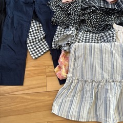130cm女の子洋服　15点 ズボンスカートーTシャツの画像