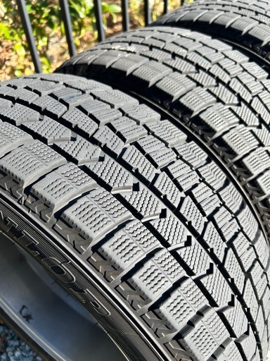 スタッドレスタイヤ　アルミホイール付き　ノア・ヴォクシー ・エスクァイア　　205/60R16