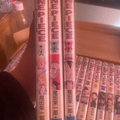 ワンビース漫画25～81巻➕設定資料集、ワンピース考察本
の画像