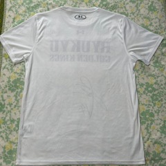 岸本選手直筆サイン入りTシャツの画像