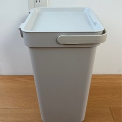 IKEA HALLBAR ふた付き 箱 の画像