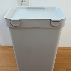 IKEA HALLBAR ふた付き 箱 の画像