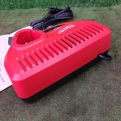 ミルウォーキー M12 充電器【野田愛宕店】【店頭取引限定】【未使用】管理番号：ITS3G91FDWDSの画像