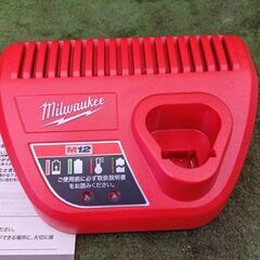ミルウォーキー M12 充電器【野田愛宕店】【店頭取引限定】【未使用】管理番号：ITS3G91FDWDSの画像