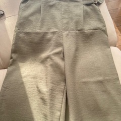 オリーブグリーン ワイドパンツの画像