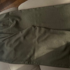 オリーブグリーン ワイドパンツの画像