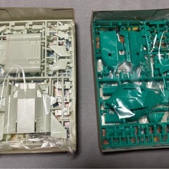 バンダイマークのコアブースターとララァ・スン専用モビルアーマ未組立の画像